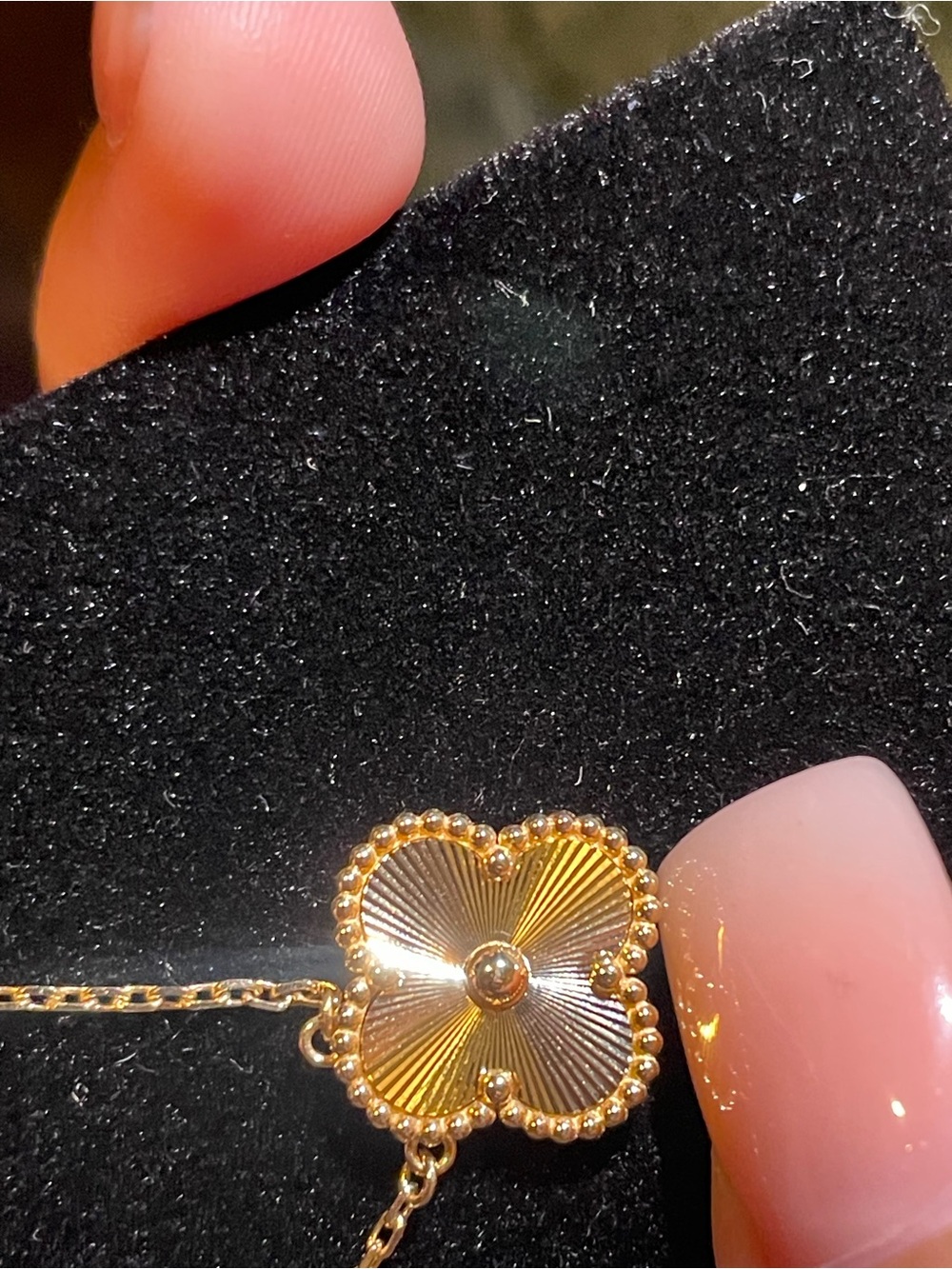 Gold Four-Petal Pendant Necklace - Elegant Women's Jewelry